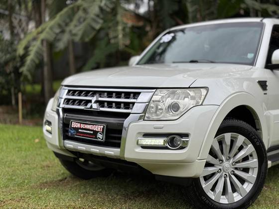 MITSUBISHI PAJERO 3.2 HPE S 4X4 7 LUGARES 16V TURBO INTERCOOLER DIESEL 4P AUTOMÁTICO